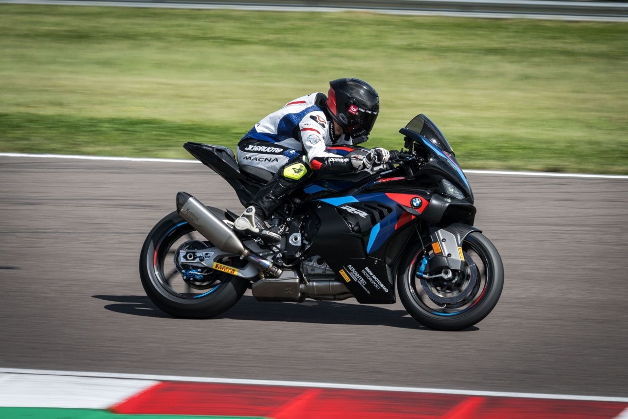 DueruoteTG #238 - Abbiamo guidato in pista la BMW che corre in SBK! 